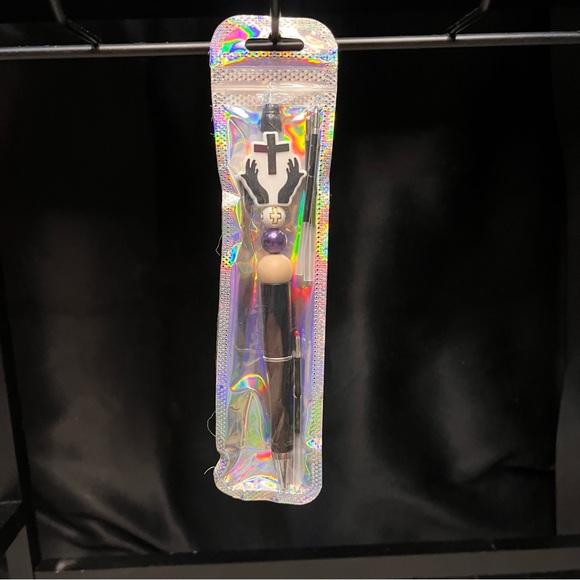 Black and White Cross focal bead pen - Picture 6 of 6